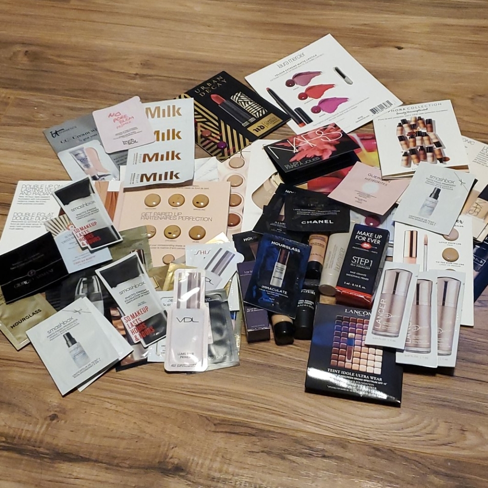 LOT OF MAKEUP SAMPLES